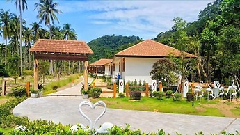 Koh Ngai Paradise Beach Resort