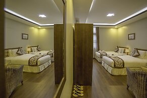 Cloud 10 Boutique Hotel