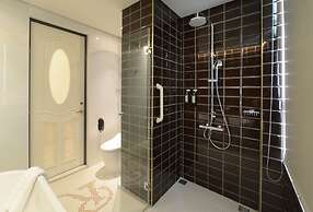 Golden Tulip RS Boutique Hotel