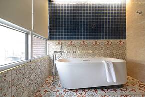 Golden Tulip RS Boutique Hotel