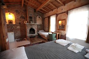 Kayserkaya Cottages & Camping