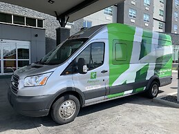 Holiday Inn Hotel & Suites Calgary Airport North by IHG