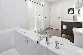 Holiday Inn Hotel & Suites Calgary Airport North by IHG