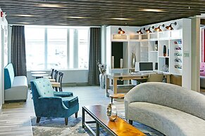 Holiday Inn Hotel & Suites Calgary Airport North by IHG