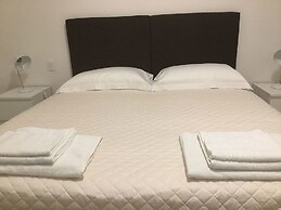 Dimora 16 Rooms & Garden