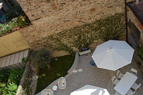 Dimora 16 Rooms & Garden