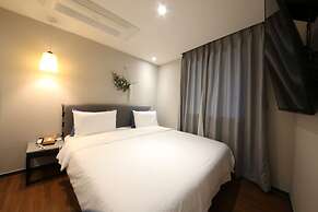 Brown Dot Hotel Masan
