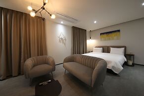 Brown Dot Hotel Masan
