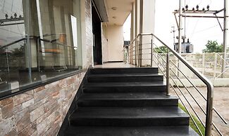 Treebo King'S Court Chandrasekharpur