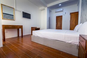 Metro Port City Hotel