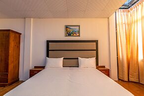 Metro Port City Hotel