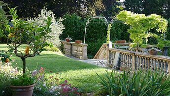 White Lilac romantic B&B adults only