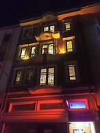 Class Suit Residence