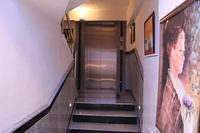 Class Suit Residence