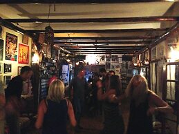 Medusa Bar & Camping - Hostel