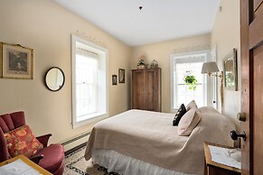 The Stagecoach Inn Bed & Breakfast and Five20 Social Stop