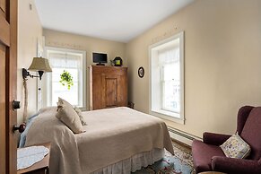 The Stagecoach Inn Bed & Breakfast and Five20 Social Stop