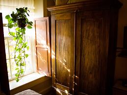 The Stagecoach Inn Bed & Breakfast and Five20 Social Stop