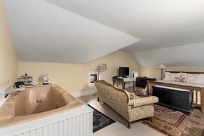 The Stagecoach Inn Bed & Breakfast and Five20 Social Stop