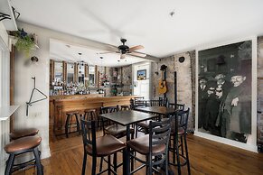 The Stagecoach Inn Bed & Breakfast and Five20 Social Stop