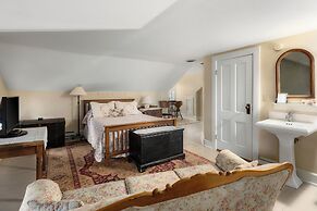 The Stagecoach Inn Bed & Breakfast and Five20 Social Stop