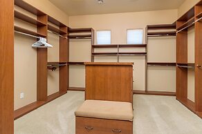 Casa Vista 4 Bedroom Home by RedAwning