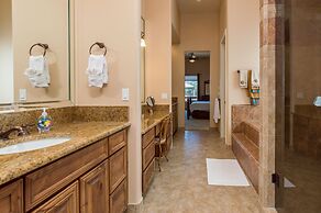 Casa Vista 4 Bedroom Home by RedAwning