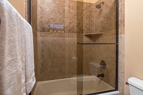 Casa Vista 4 Bedroom Home by RedAwning