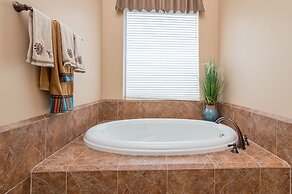 Casa Vista 4 Bedroom Home by RedAwning