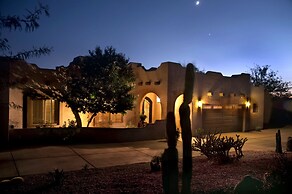 Casa Saguaro 4 Bedroom Home by RedAwning