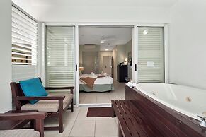 Elysium Private Apartments at The Beach Club