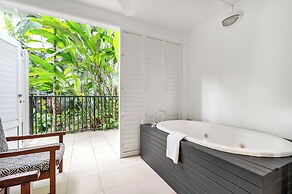 Elysium Private Apartments at The Beach Club