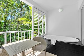 Elysium Private Apartments at The Beach Club