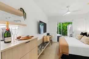 Elysium Private Apartments at The Beach Club