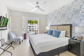 Elysium Private Apartments at The Beach Club