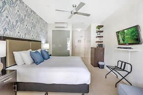 Elysium Private Apartments at The Beach Club