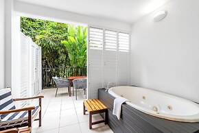 Elysium Private Apartments at The Beach Club