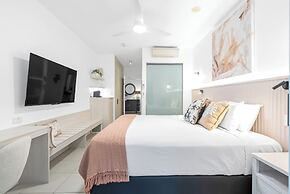 Elysium Private Apartments at The Beach Club