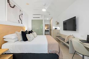 Elysium Private Apartments at The Beach Club