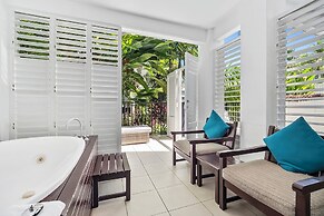 Elysium Private Apartments at The Beach Club