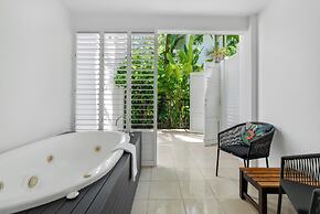 Elysium Private Apartments at The Beach Club