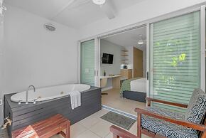 Elysium Private Apartments at The Beach Club