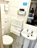 Clifton Court Metro Hotel