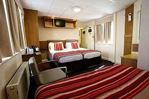 Clifton Court Metro Hotel