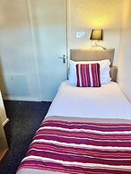 Clifton Court Metro Hotel