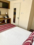 Clifton Court Metro Hotel