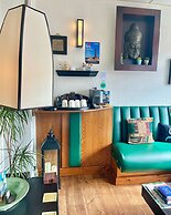 Clifton Court Metro Hotel