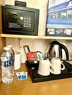 Clifton Court Metro Hotel