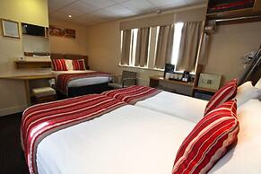 Clifton Court Metro Hotel