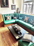 Clifton Court Metro Hotel